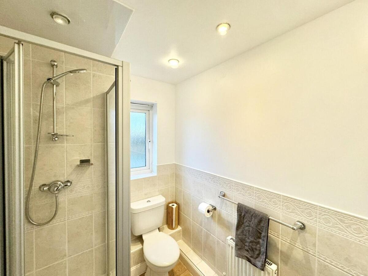 Large Ashford Home Just Off M20 With Parking, Sleeps 7 Zewnętrze zdjęcie